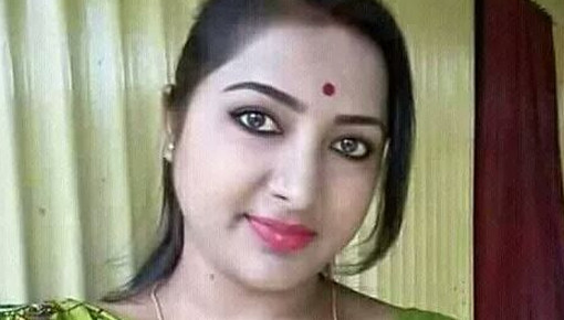 প্রশ্নঃ- ফারজানা, বয়স ২২। সেদিন রাতে আমি করতে চাইনি, আবার নিজেকে কন্ট্রোলও করতে পারিনি, বাসর রাতে আমার স্বামী বুঝে ফেলে...কি করে...(ভিডিও সহ)