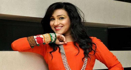 ‘রাতের শহরে’ নগ্ন অবস্থায় ধরা পড়লেন ঋতুপর্ণা!