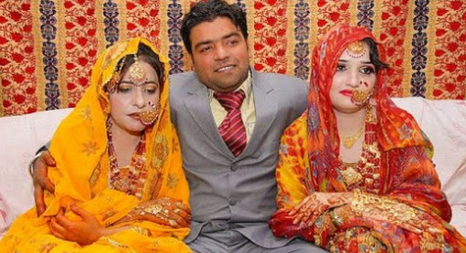 একই সঙ্গে চাচী ও চাচাতো বোনকে বিয়ে!