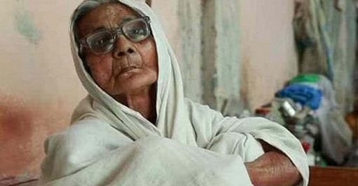 মা’কে রেলস্টেশনে ফেলে গেলেন বিসিএস ক্যাডার ছেলে! শেয়ার করতে ভুলবেন না।।