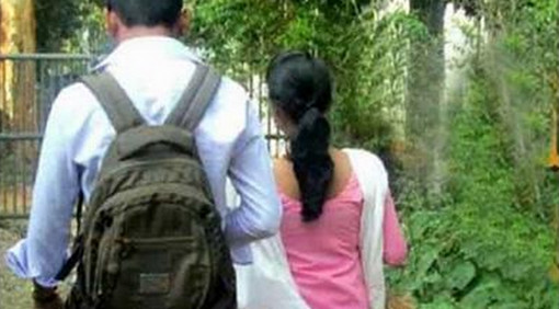 হিন্দু ছাত্রীকে নিয়ে প্রভাষক উধাও