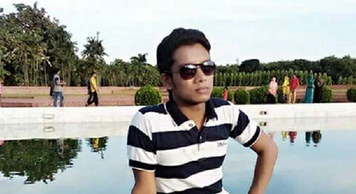 জাবি ছাত্রীকে প্রেমের প্রস্তাব দিয়েই শারীরিক সম্পর্কের জন্য চাপ! এরপর…