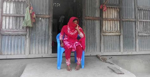 স্বামী-সন্তান রেখে প্রেমিকের আশ্বাসে ঘর ছাড়লেন গৃহবধূ, অতঃপর…