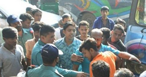 কাগজ দেখতে চাওয়ায় ট্রাফিক সার্জেন্টকে মারধর
