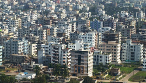 আবারও দুই বাসে চাপা পড়লেন এক নারী