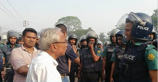 আমার সামনে আমার ছাত্রদের ওপর টিয়ারশেল ছুড়লেন- এ কী করলেন!
