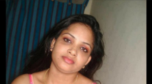 সুন্দরী ভাবি স্বামী রেখে পরকীয়া করে গোপন মোবাইলে ভিডিও ফাঁস। (ভিডিও)