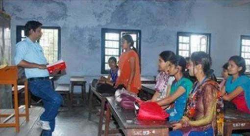 শিক্ষক গেম খেললেন বিবাহিত ছাত্রীর সঙ্গে, এরপর বাস্তবতায়