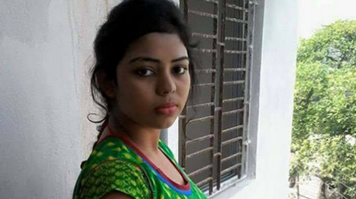 প্রশ্নঃ- আমি রিক্তা, বিয়ে হয় ১২ বছরে, প্রথম রাতে তিনবার বেহুশ করেছিল আমায়, স্বামীর বড় পুরুষাঙ্গ নিতে পারিনা, সমাধান দিন?