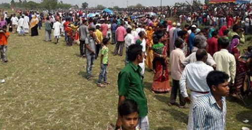 দীর্ঘ ৪০ বছর পর দুই ভাইয়ের দেখা এলাকায় মানুষের ঢল!