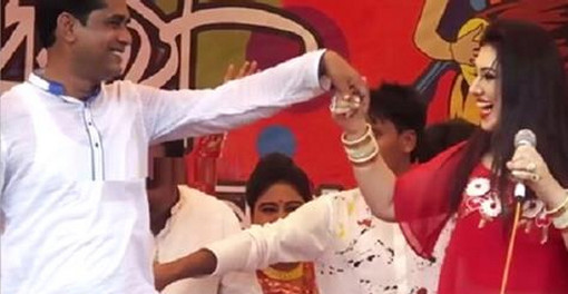 ভাইরাল হল চেয়ারম্যানের সাথে অপু বিশ্বাসের নাচ (ভিডিও)