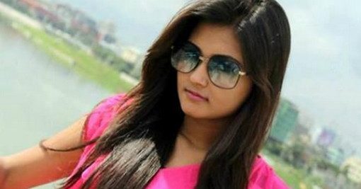 সস্তার ‘সানগ্লাস’ পরে অমূল্য চোখটারই বারোটা বাজাচ্ছেন?