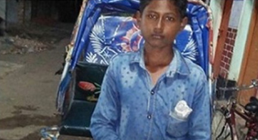 রিক্সা চালিয়ে পড়া-লেখা করেন লিমন! দুই বোনের লেখা পড়াও চলছে তার উপার্জিত অর্থে