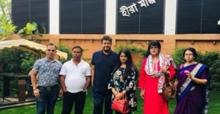 নরসিংদীতে হঠাৎ দেখা মিললো ওমর সানি-মৌসুমীর