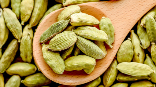 প্রতিদিন মাত্র ১ টি এলাচ খেলে কি হয় জানেন?