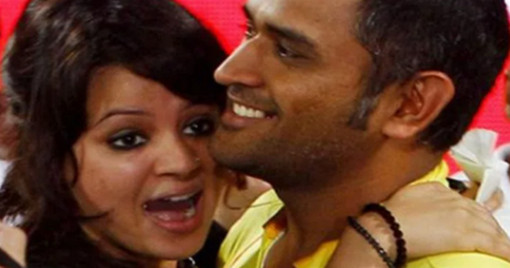 স্ত্রী সাক্ষী প্রকাশ্যে ধোনির কাছে কি চাইলেন?