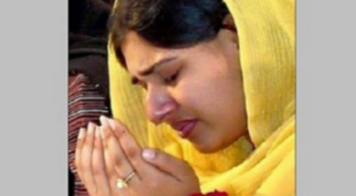 সমস্ত মেয়েদেরকে আহব্বান করছি প্লিজ বোন মাত্র ২ মিনিট ব্যয় করে লেখাটা পড়, আর সম্ভব হলে…