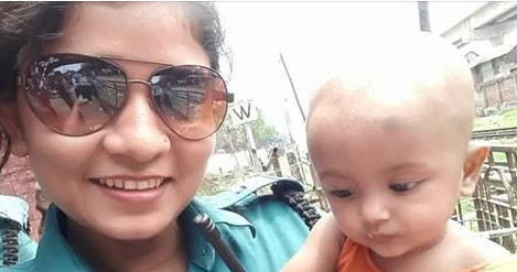 যেভাবে আত্মহত্যা থেকে শিশুসহ মাকে বাঁচালেন এসআই রাশেদা!