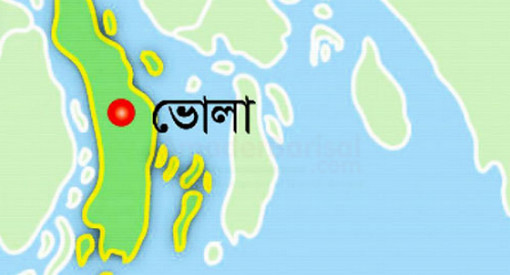 ‘আমার উলঙ্গ করে তোলা ছবি ইন্টানেটে ছড়িয়ে দিবে’