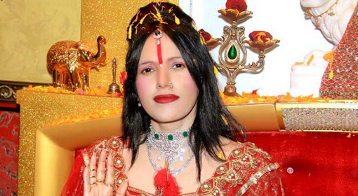 আলোচনায় এবার নারী ধর্মগুরু রাধে মার মাতাল নাচ (ভিডিও)