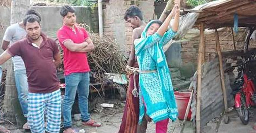 প্রবাসীর স্ত্রীর সঙ্গে অন্তর‌ঙ্গ অবস্থায় আটক করে এ কি করলো ৩ যুবক!