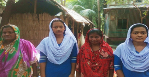 বাবা হারা যমজ বোন অন্যের বাড়িতে থেকে জিপিএ ৫ পেয়েছে!