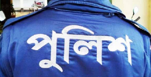 পুরষ্কার পেলেন আলোচিত সেই নারী পুলিশ ইন্সপেক্টর ।