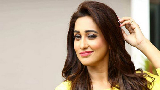 মিমির পেটে কিসের ট্যাটু?