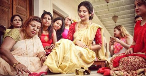 আলতা পায়ের আলতো ছোঁয়া রাজবাড়িতে, রাঙা বউ হয়ে উঠছেন শুভশ্রী