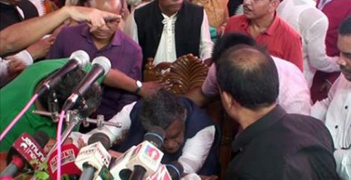 জনসভায় হঠাৎ অসুস্থ খন্দকার মোশাররফ হোসেন