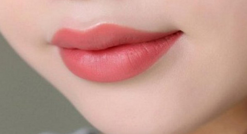 ঠোঁট দেখে চিনুন, কোন নারী কেমন?
