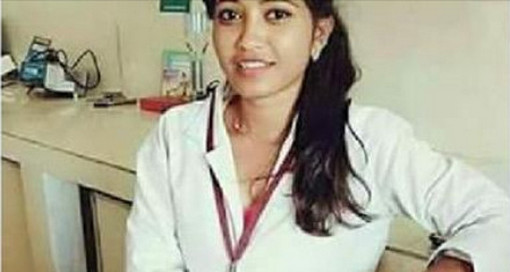 প্রস্রাব করার পর পুরুষের শরীর ঝাঁকি দেয় কেন জানেন? না জানলে জেনে নিন!