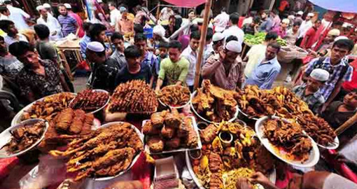 রমজানের বৈচিত্র্যময় ইফতার কি স্বাস্থ্য ঝুঁকি? জেনে নিন কোন ধরনের খাবার রাখবেন ইফতারীতে।।
