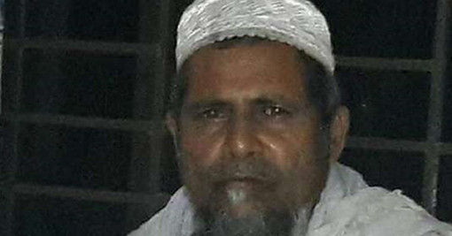 গোসল করানোর, তেল দেয়ার নাম করে মেয়েটির গোপনাঙ্গে আঙ্গুল ঢুকাতেন কবিরাজ! অতঃপর…