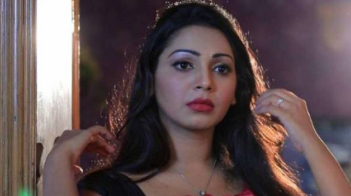 দেখুন, মডেল প্রভার অনলাইনে আলোচিত ভাইরাল ভিডিওটি…