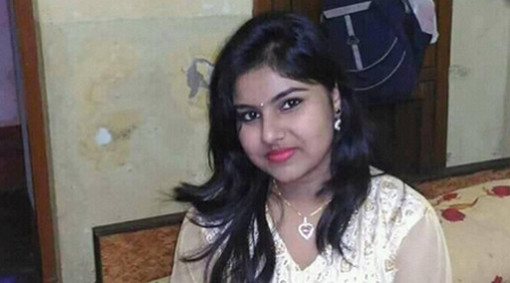 একদিন রাতে হঠাৎ করেই সে আমার উপর ঝাপিয়ে পড়ে স্তনে এবং গোপনাঙ্গে…