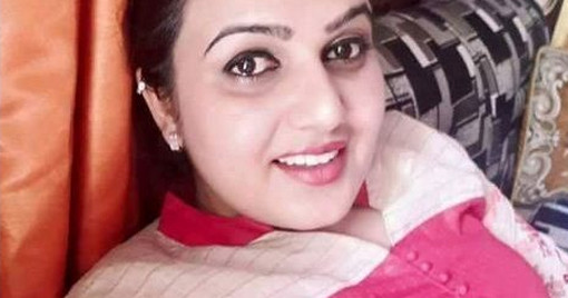 মিলনে আপনার স্ত্রী অসন্তুষ্ট হলে, কিভাবে খুশি করতে হবে। লজ্জা না পেয়ে জেনে নিন। (ভিডিও সহ)