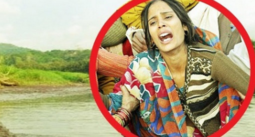 স্ত্রীর সামনে চোখের পলকেই স্বামীকে খেয়ে ফেলল কুমির! না দেখলে বিশ্বাস করতে পারবেন না।। (ভিডিওসহ)