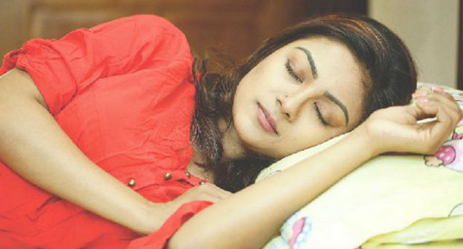 যে কারণে মেয়েদের বেশি ঘুম দরকার, সবাই জেনে নিন