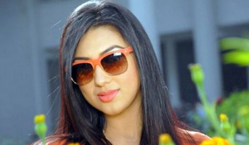 কলকাতায় যে ছেলের প্রেমে হাবুডুবু খাচ্ছেন অপু!