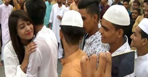 ঈদে তরুণীর সঙ্গে কোলাকুলি করতে যুবকদের লাইন,ভাইরাল ভিডিও