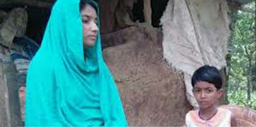 ‘কষ্টে মা-মেয়ে দু’জন একসাথে কান্না করি’