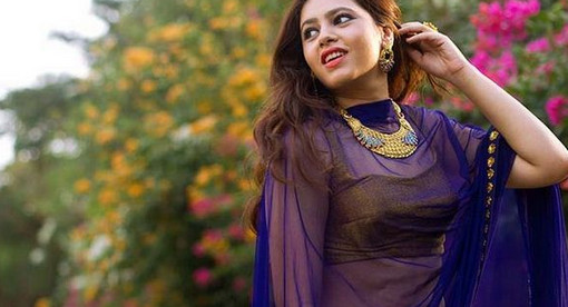 ছেলেদের দেখলে মেয়েরা ওড়না ঠিক করে যে কারণে