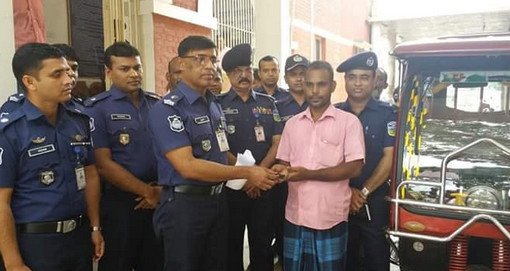 প্রধানমন্ত্রীকে ‘ক্ষুদে বার্তা’ পাঠিয়ে অটোবাইক পেল ময়মনসিংহের সামাদ!