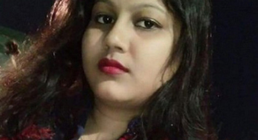আমার স্বামী অফিসে গেলে ছেলেটি আমাকে বিছানায় নিয়ে…