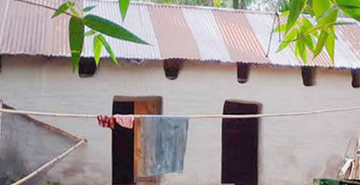 আধুনিকতার ছোঁয়ায় হারিয়ে যাচ্ছে গ্রামের মাটির এসি ঘর