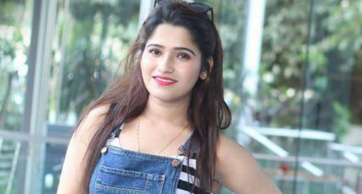 ‘সবাই বলে হট ছবি দাও, লাইক-কমেন্ট বাড়বে’