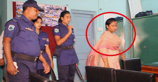 এবার ঘুষের টাকাসহ ‘নারী সাব-রেজিষ্ট্রার’ হাতে-নাতে আটক!