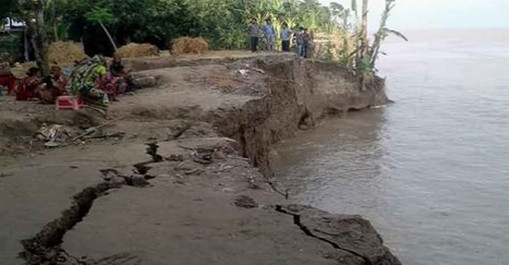 সর্বনাশা পদ্মায় গিলে নিল মাত্র চারদিনেই ১০টি বাড়ি, ২৫বিঘা জমি