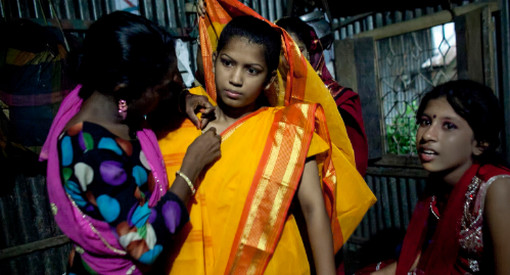 মেয়ের বয়স কম হওয়ায় বাসর ঘরে যাবার আগে স্বামীকে যা বললেন মেয়ের মা